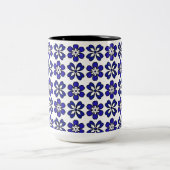 Moderne Tasse mit blauen und weißen Blume (Mittel)