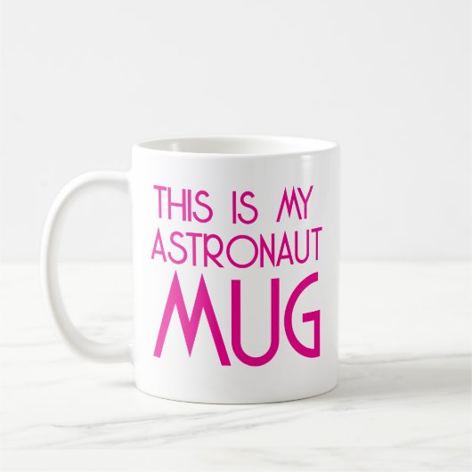 Moderne Tasse von Hot Pink Astronaut (Links)