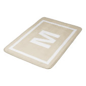 Moderne Taue, einfache Weiße Rahmen und Monogramm- Badematte (Schrägansicht)