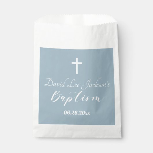 Moderne Taufe Christening White Cross Dusty Blue Geschenktütchen (Vorderseite)