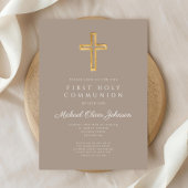 Moderne Taupe Cross Religious Boy First Communion Einladung