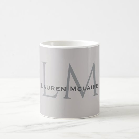 Moderne Taupe-Grau-Monogramm Büro-Stil Kaffeetasse (Mittel)