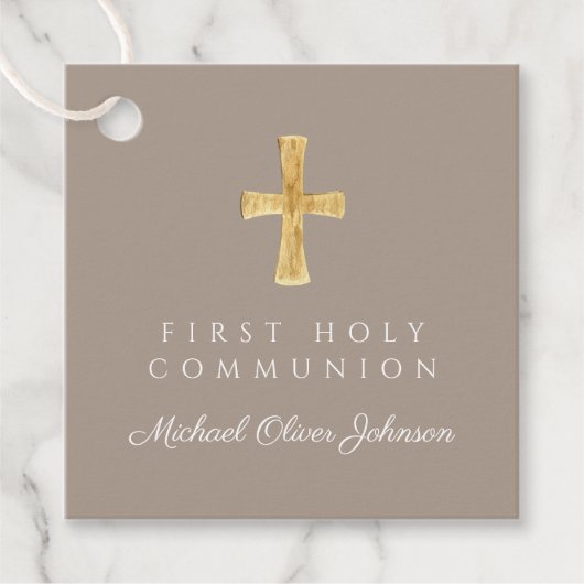 Moderne Taupe Script Cross Boy Erste Kommune Geschenkanhänger (Vorderseite)