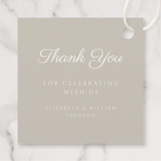 Moderne Taupe Script Foto Taufe Geschenkanhänger (Rückseite)