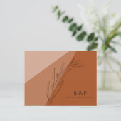 Moderne Terra Cotta Wedding RSVP Einladungspostkarte (Stehend Vorderseite)