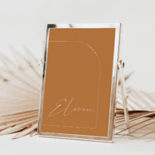 Moderne Terracotta auf dem Arch Table Eleven Tisch Einladung