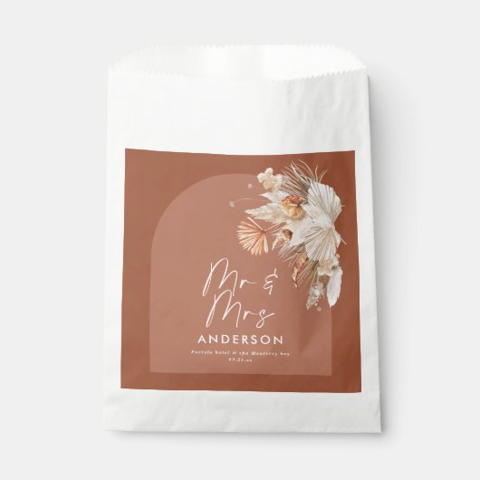 moderne Terracotta bohemian pampas grass Mr. & Mrs Geschenktütchen (Vorderseite)