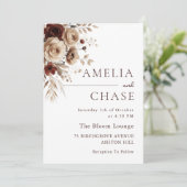 Moderne Terracotta Bohemische Blumenhochzeit Einladung (Stehend Vorderseite)