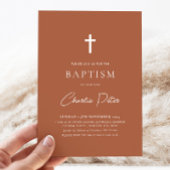 Moderne Terracotta Boys kreuzen Taufe Einladung