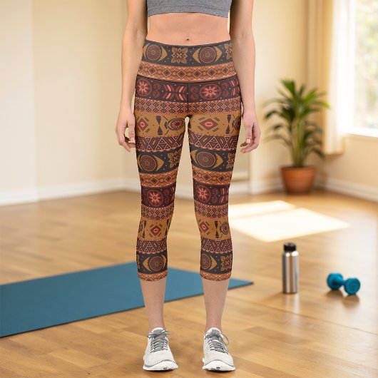 Moderne Terracotta Ethnisches Tribal Ziermuster Capri Leggings