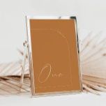 Moderne Terracotta-Kalligraphie Eine Tischnummer<br><div class="desc">Konzipiert für die "Arches Minimalistische" Einladungs-Kollektion für Hochzeiten. Klicken Sie zum Ändern der Details auf "Details". Um den Text zu verschieben oder die Größe, den Schriftart oder die Farbe zu ändern, klicken Sie auf "Bearbeiten mit dem Entwurfswerkzeug". Sehen Sie sich den Sammellink auf dieser Seite an, um alle passenden Elemente...</div>
