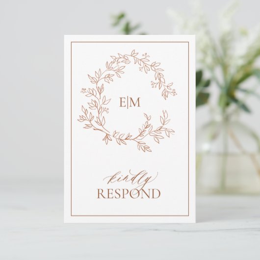 Moderne Terracotta Monogram Wedding RSVP Card Karte (Stehend Vorderseite)