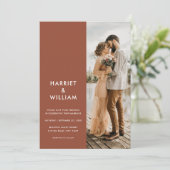 Moderne Terracotta Rost Minimalistische Hochzeit Einladung (Stehend Vorderseite)