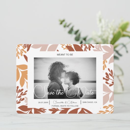 Moderne Terracotta Save the Date botanisch Einladung (Stehend Vorderseite)