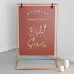 Moderne Terracotta-Schrift Begrüßung Brautparty Foliendrucke<br><div class="desc">Moderne Terracotta Kalligrafie Script Willkommen Brautparty Real Gold Foil Prints Poster. Passen Sie es mit Ihrem Wunschnamen an,  legen Sie es in einen Rahmen oder auf einen Karton,  um in einen Metallrahmen zu hängen oder ihn auf einen Kasten zu legen. Die Hintergrundfarbe kann bei Bedarf im Designwerkzeug geändert werden.</div>