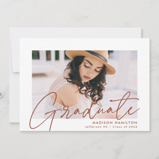 Moderne Terracotta Script Foto Graduation Party Einladung (Vorderseite)
