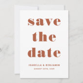 Moderne Terracotta-Typografie Hochzeit Save The Date (Vorderseite)
