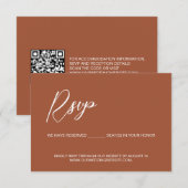 Moderne Terrakotta QR Code reservierte Sitzplätze RSVP Karte (Vorne/Hinten)