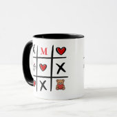 Moderne Tic Tac Toe Valentinstag Anfangsbuchstaben Tasse (Vorderseite Links)