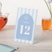 Moderne Tischnummern an der Küste Sockelschild (In SItu)