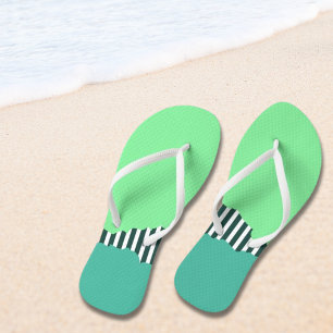 Moderne Torn Streifen grün gelegt Badesandalen
