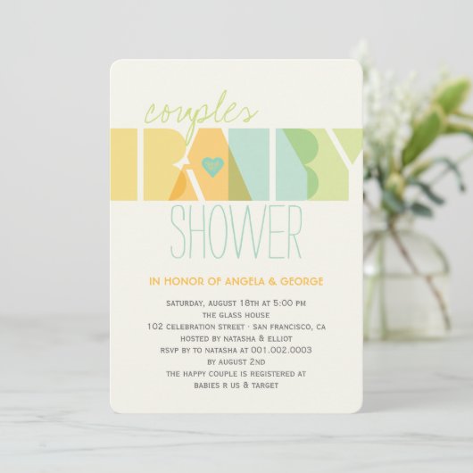 Moderne transparente Text-Paar-Babyparty laden ein Einladung (Stehend Vorderseite)