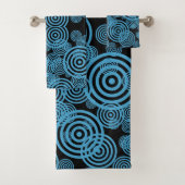 Moderne, trendige blaue Kreise auf schwarz Badhandtuch Set (Insitu)