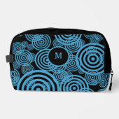 Moderne, trendige blaue Kreise auf schwarzer Monog Waschbeutel (Vorderseite)