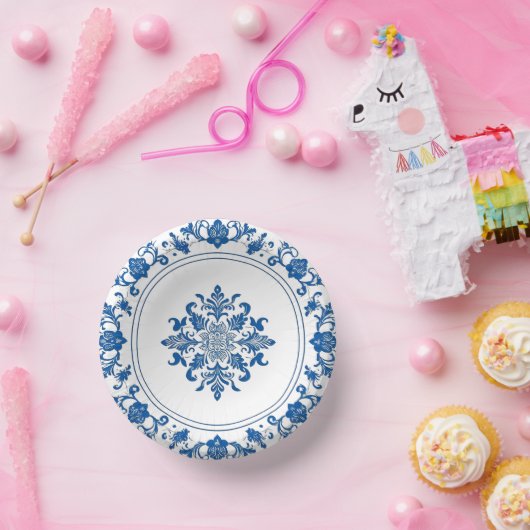 Moderne trendige Blue and White Porcelain Chinoise Pappteller (Party)