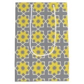 Moderne, trendige, graue und gelbe Blumen Mittlere Geschenktüte (Rückseite)