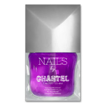 Moderne, trendige lila Nagellack-Eleganz