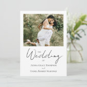 Moderne, trendige Schwarz-weiße Foto Hochzeit Einladung (Stehend Vorderseite)