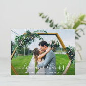 Moderne, trendige Script-Liebe und Dank Hochzeit Dankeskarte (Stehend Vorderseite)