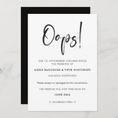 Moderne trendige Typografie Oops Hochzeitsaktualis Einladung (Vorne/Hinten)