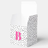 Moderne Trendy Black Polka Dot Large Pink Initial Geschenkschachtel (Geöffnet)