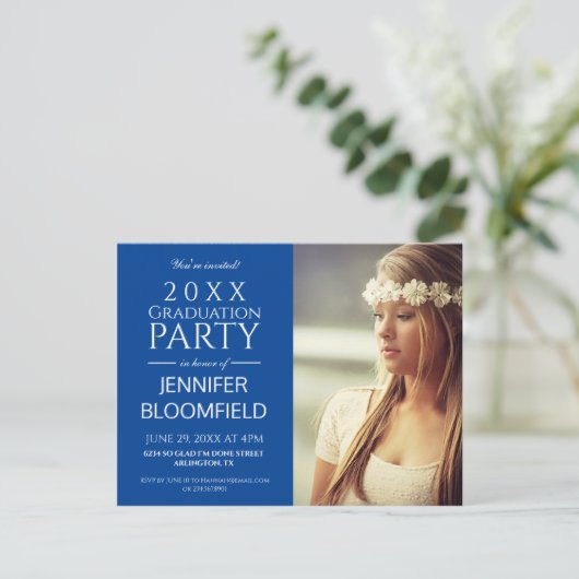 MODERNE TRENDY BLAUE 2025 GRADUATION PARTY POSTKARTE (Stehend Vorderseite)