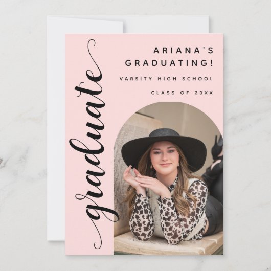 Moderne Trendy Chic Script Pink Graduation Party Einladung (Vorderseite)