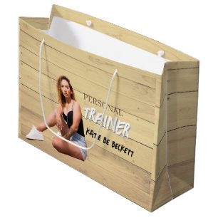 Moderne trendy Foto eines persönlichen Fitnesstrai Große Geschenktüte
