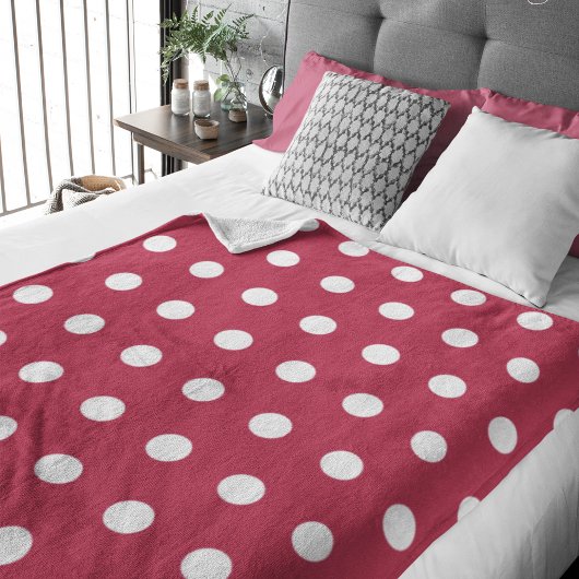 Moderne Trendy Red Magenta Polka Dots Fleecedecke