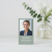 Moderne trendy Sage Green Social Media Beruflich Visitenkarte (Stehend Vorderseite)