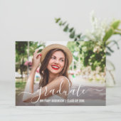 Moderne Trendy Script Foto Abschluss Ankündigung (Stehend Vorderseite)