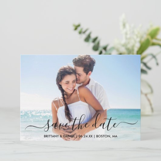 Moderne trendy Script Foto Save the Date Card (Stehend Vorderseite)