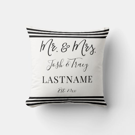 Moderne Trendy Script Personalisiert Mr. and Mrs. Kissen (Vorderseite)