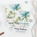 Moderne Tropical Beach Palm Trees Weihnachten<br><div class="desc">Moderne Weihnachtskarte mit tropischem Strand und Palmen. Personalisieren Sie es mit einer beliebigen benutzerdefinierten Nachricht,  Ihrem Familiennamen und dem aktuellen Jahr.</div>