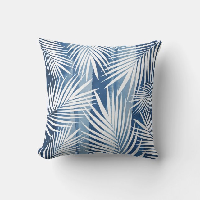 Moderne Tropical Blue White Palm Blätter Kissen (Vorderseite)
