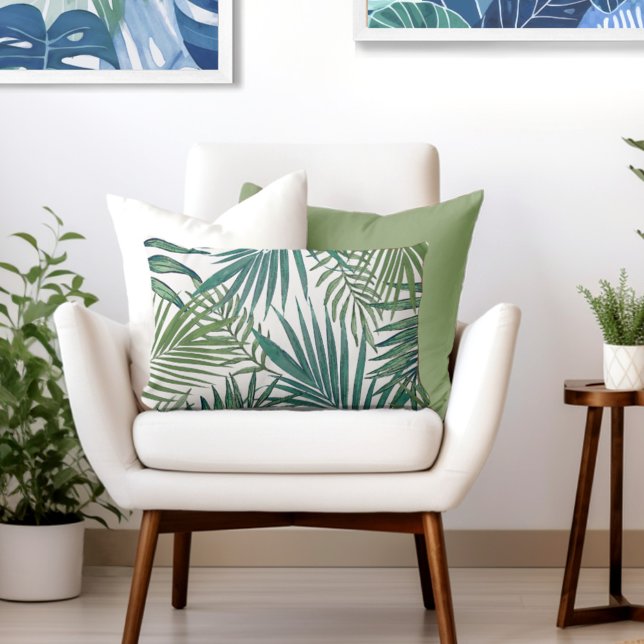 Moderne tropische Blätter Lendenkissen (Elevate Your Décor: Discover our Elegant Coastal Throw Pillows from Totally Coast)