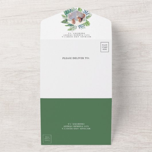 Moderne tropische Monstera Palm Blätter Hochzeit All In One Einladung (Außenbereich)