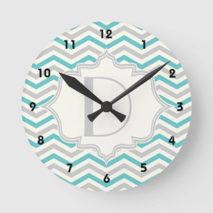 Moderne Türkis-Grau-Elfenbein-Chevron-Muster Runde Wanduhr