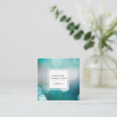 Moderne Türkise Bokeh Glitzer Fashion & Beauty Quadratische Visitenkarte (Stehend Vorderseite)