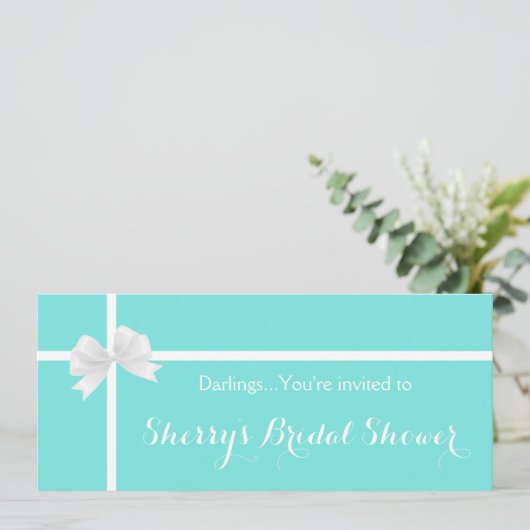 Moderne Turquoise Brautparty Box mit Bow Einladung (Stehend Vorderseite)